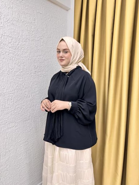 CEREMONY 5167 YAKASI ORGANZE FİYONK DETAYLI KOLLARI YARASA KISA VİEN KISA BLUZ SİYAH