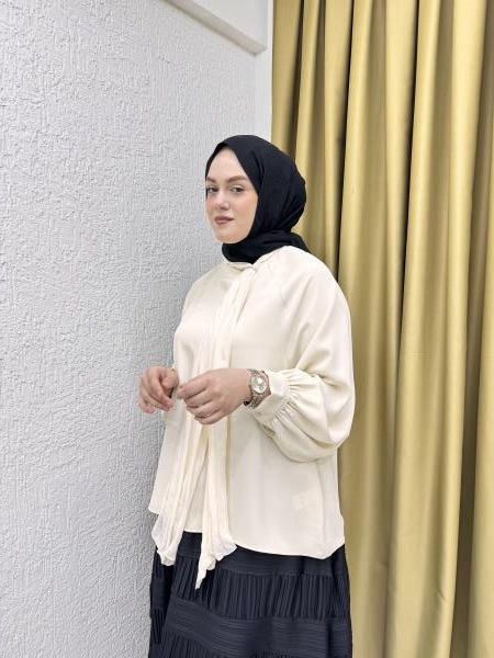 CEREMONY 5167 YAKASI ORGANZE FİYONK DETAYLI KOLLARI YARASA KISA VİEN KISA BLUZ EKRU