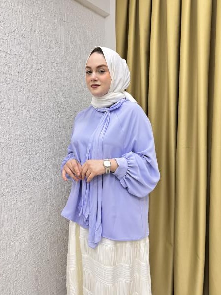CEREMONY 5167 YAKASI ORGANZE FİYONK DETAYLI KOLLARI YARASA KISA VİEN KISA BLUZ LEYLAK