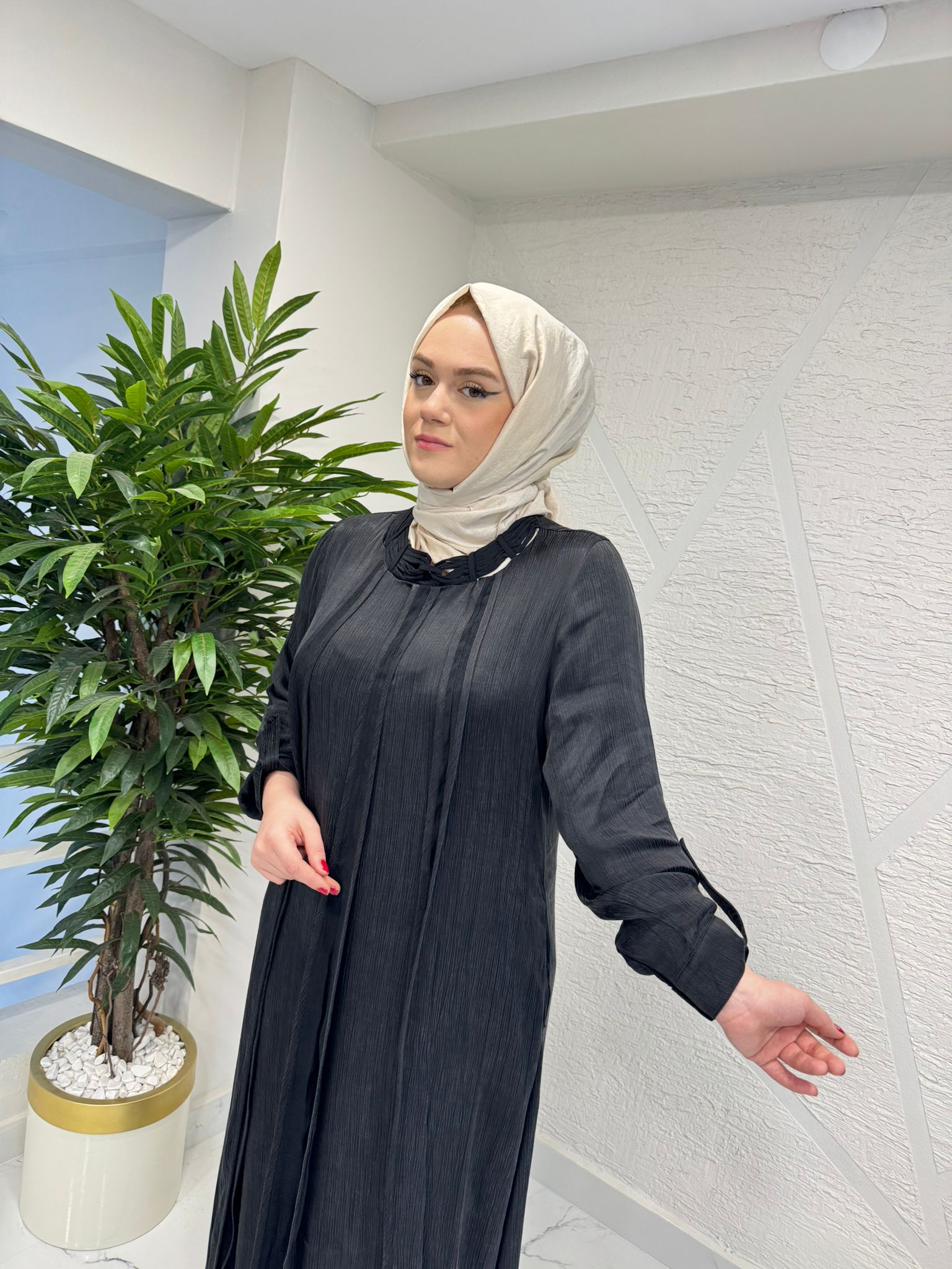 LISSMORE 1003 KOLLARI BAĞLAMALI VE ÖNDEN OLUK DETAYLI ELBİSE SİYAH