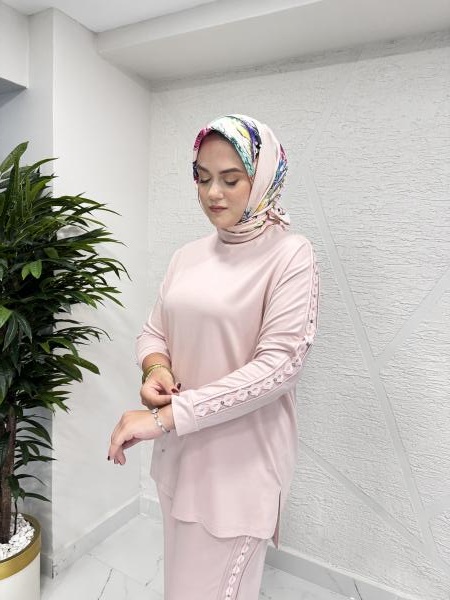 CEREMONY 5983 TUNİĞİNİN VE PANTOLONUN YANLARI ZIMBA TAŞ VE DUBAI DETAY BAMBU TAKIM PEMBE