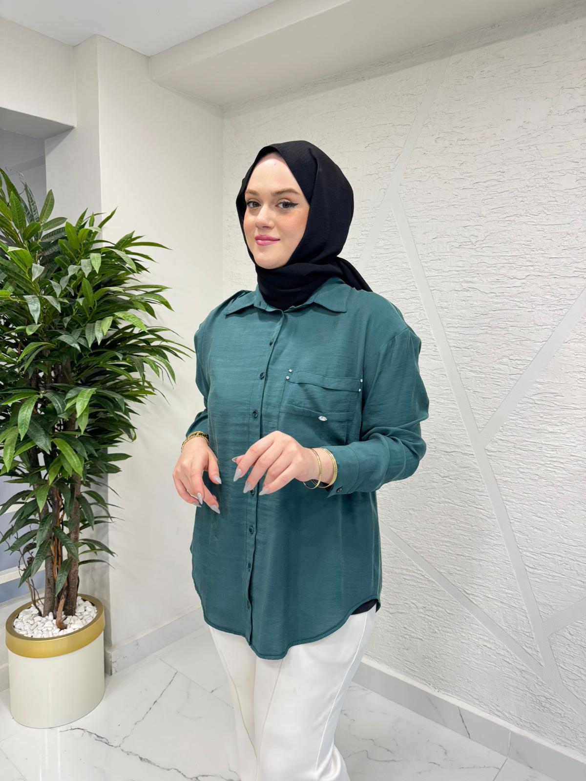 CEREMONY 26Y196 CEBİ İŞLEME DETAYLI ÖNDEN TAHTA DÜĞMELİ GÖMLEK ZÜMRÜT