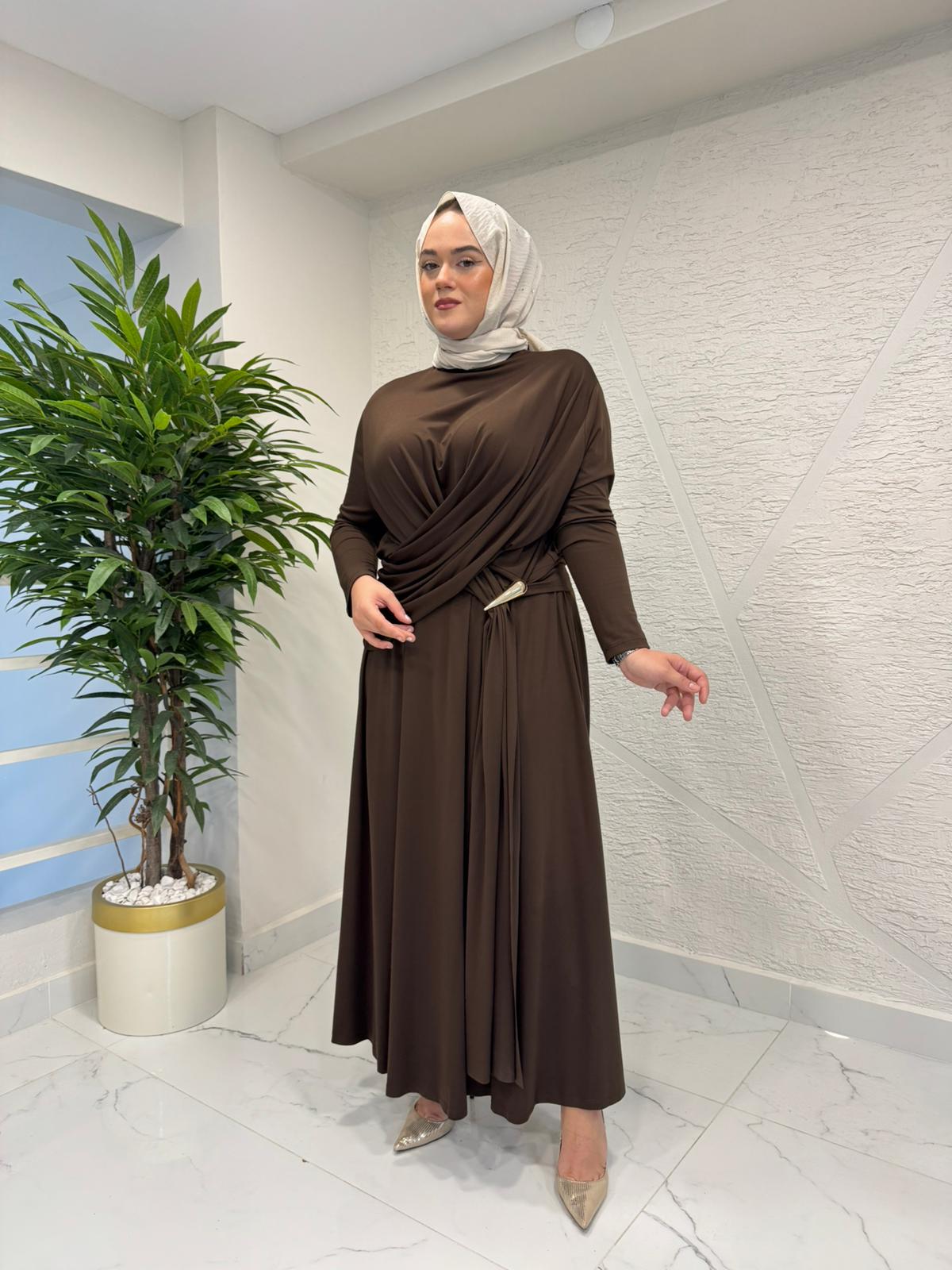 QASHE 31271 TOKA BAĞLAMA DETAYLI ELBİSE KAHVERENGİ