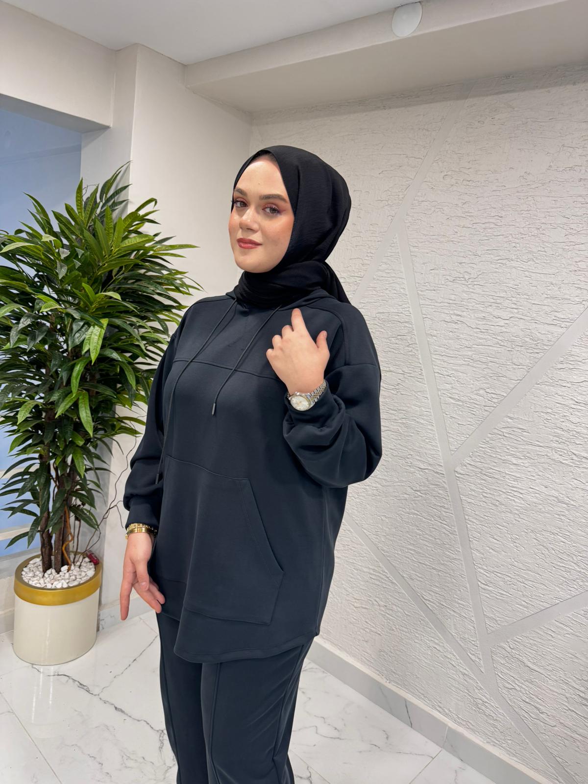 İKOL 36056 KESİK DETAYLI KANGURU CEPLİ TAKIM SİYAH