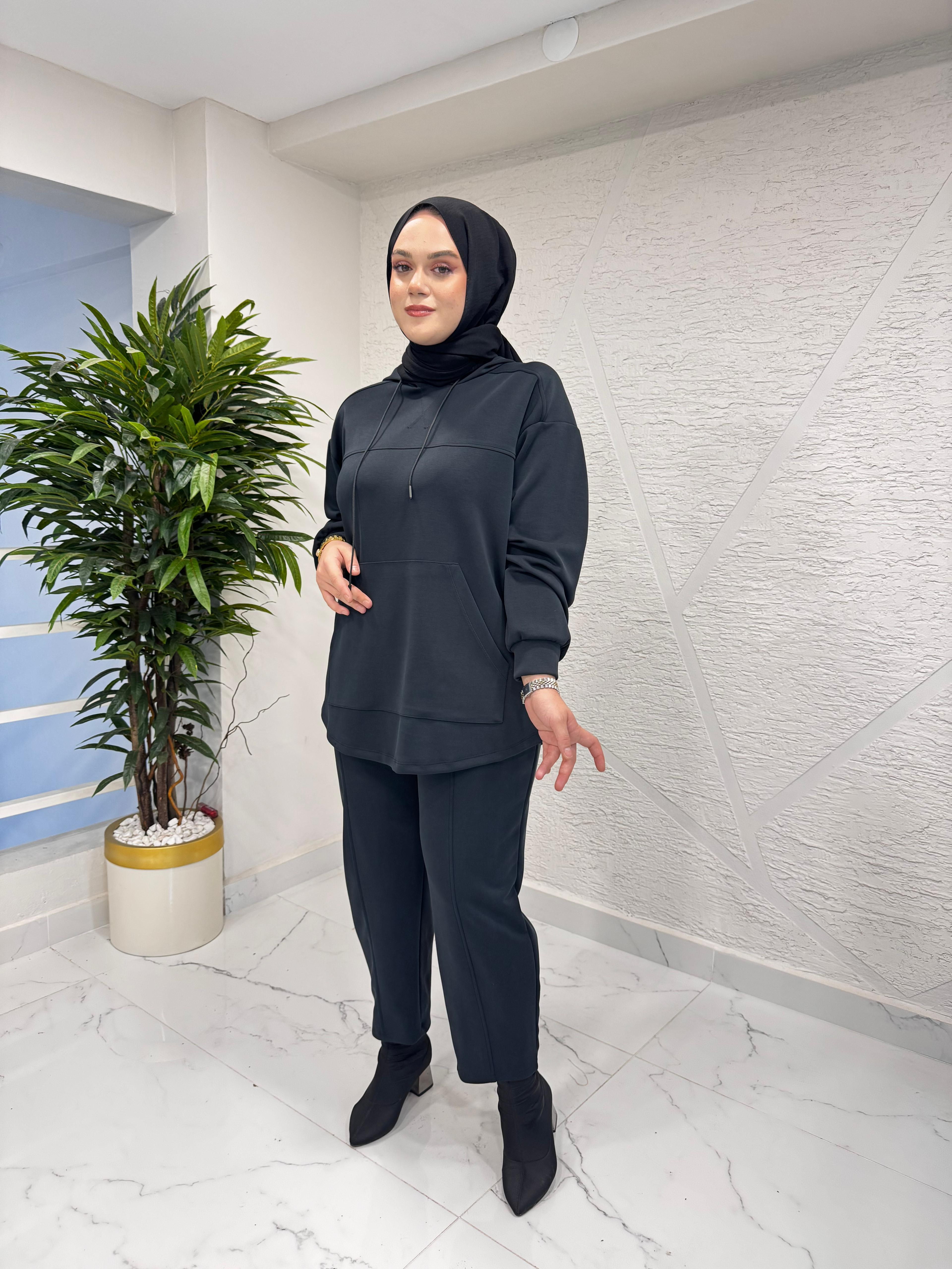 İKOL 36056 KESİK DETAYLI KANGURU CEPLİ TAKIM SİYAH