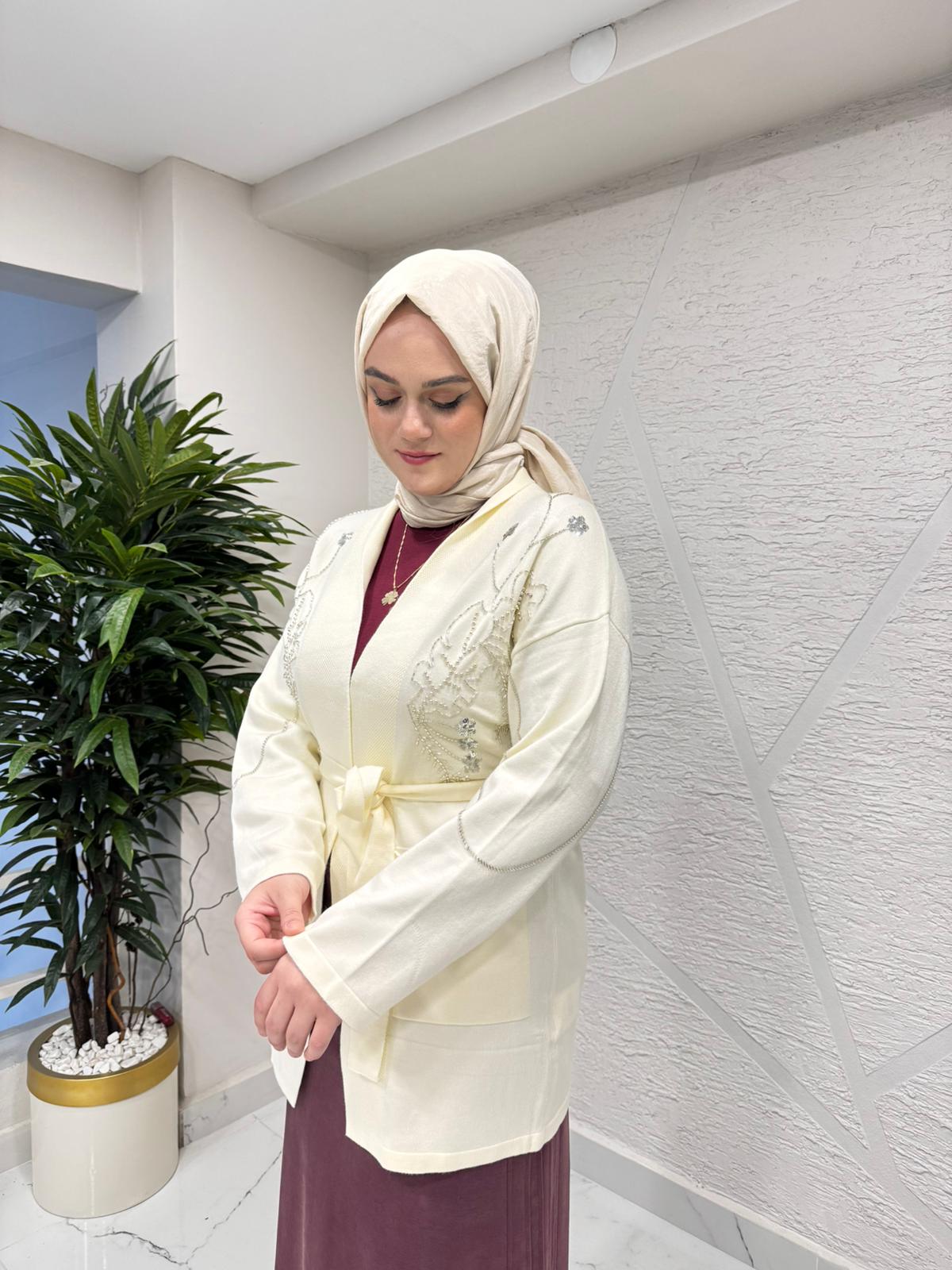 FUAT GÜRŞEN 4612 ÖNÜ VE ARKASI TAŞ İŞLEMELİ HIRKA EKRU