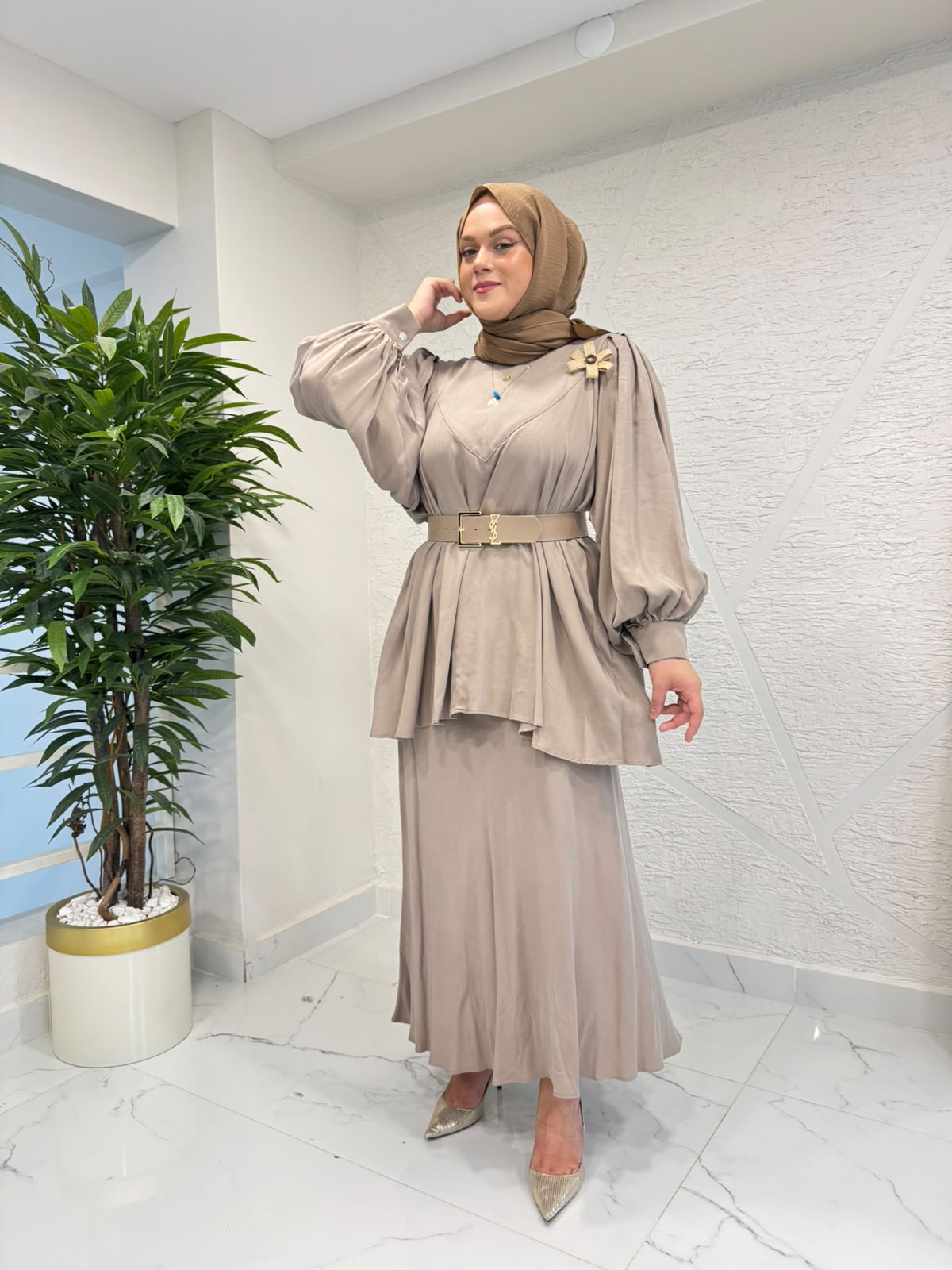 MYRED 50333 KEMER VE BROŞ AKSESUARLI ETEKLİ TAKIM BEJ