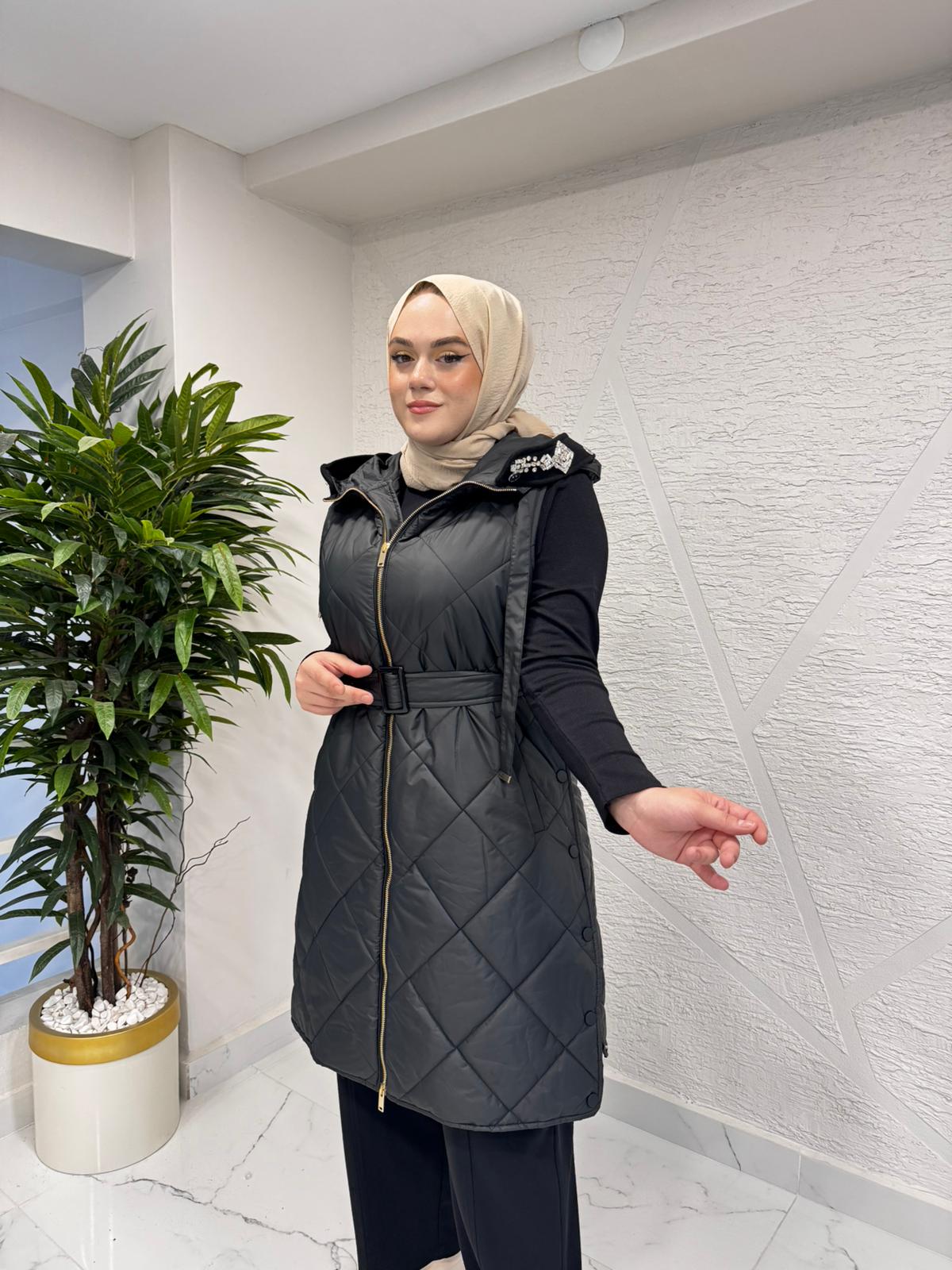 MISSEMRAMISS 5044 KAPİTONE UZUN YELEK SİYAH