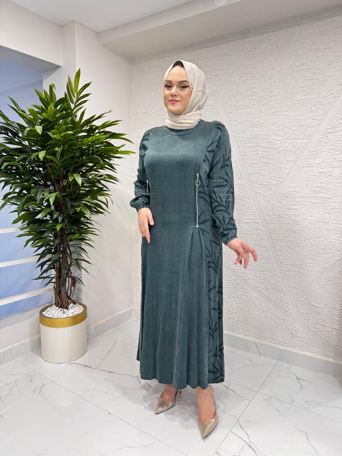 CLEMENCE 5401 FERMUAR DETAYLI İPEK ELBİSE YEŞİL