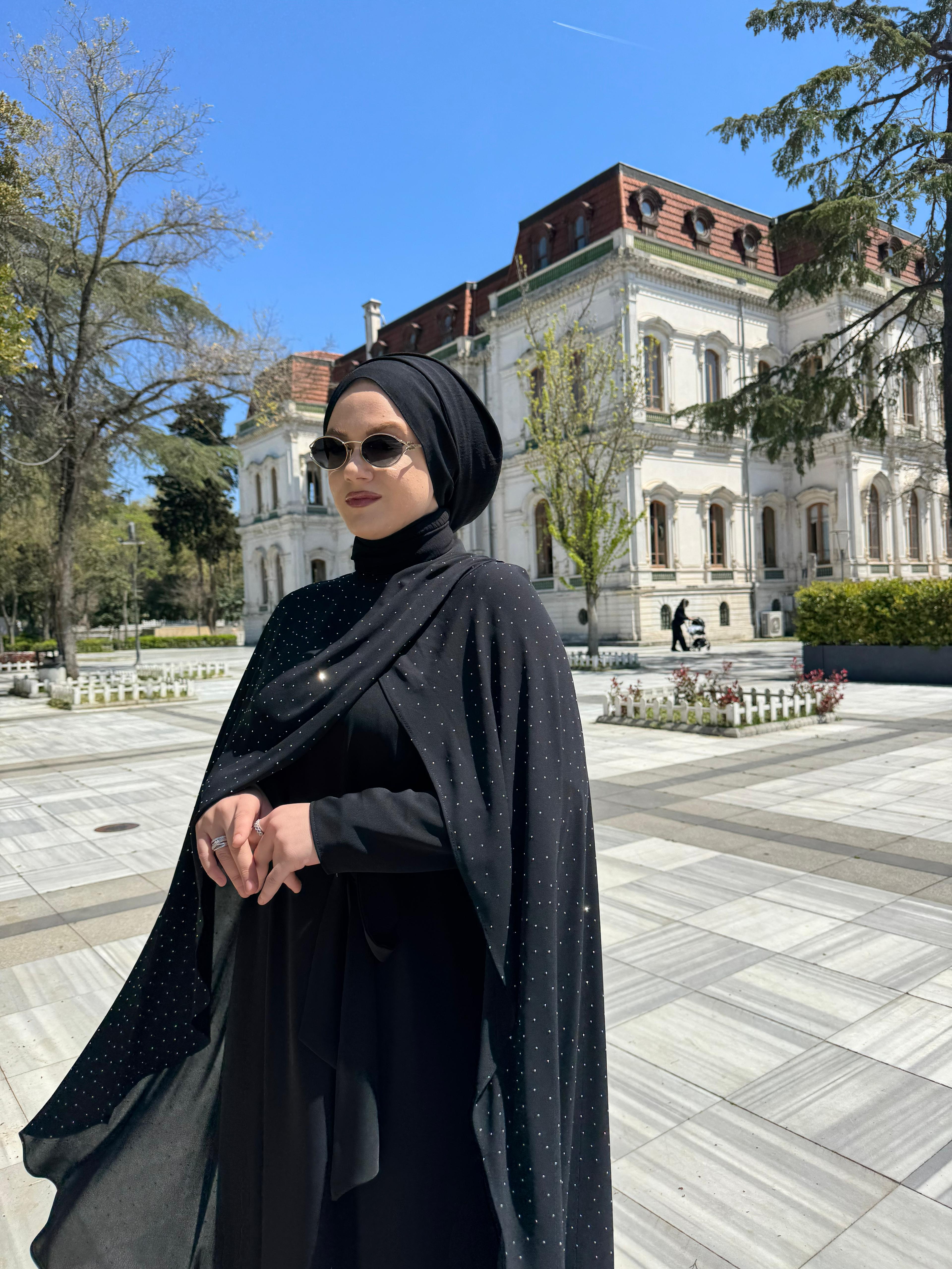 ETRUCCI 4359 ŞİFON PELERİNLİ YAPIŞTIRMA TAŞ DETAYLI ELBİSE SİYAH