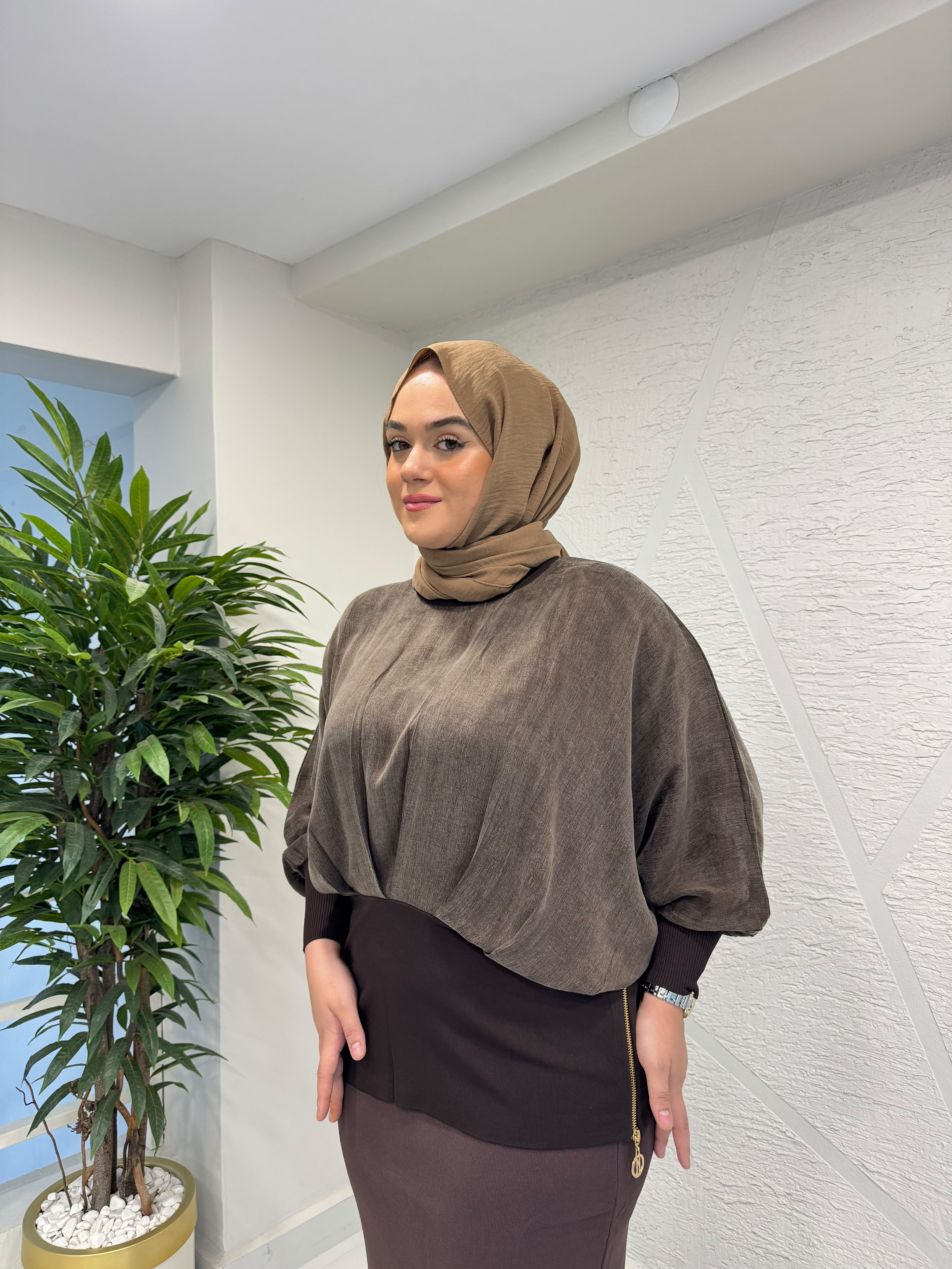 NİLİWİ 3120 YANLARI FERMUARLI KUPRA BLUZ KAHVERENGİ