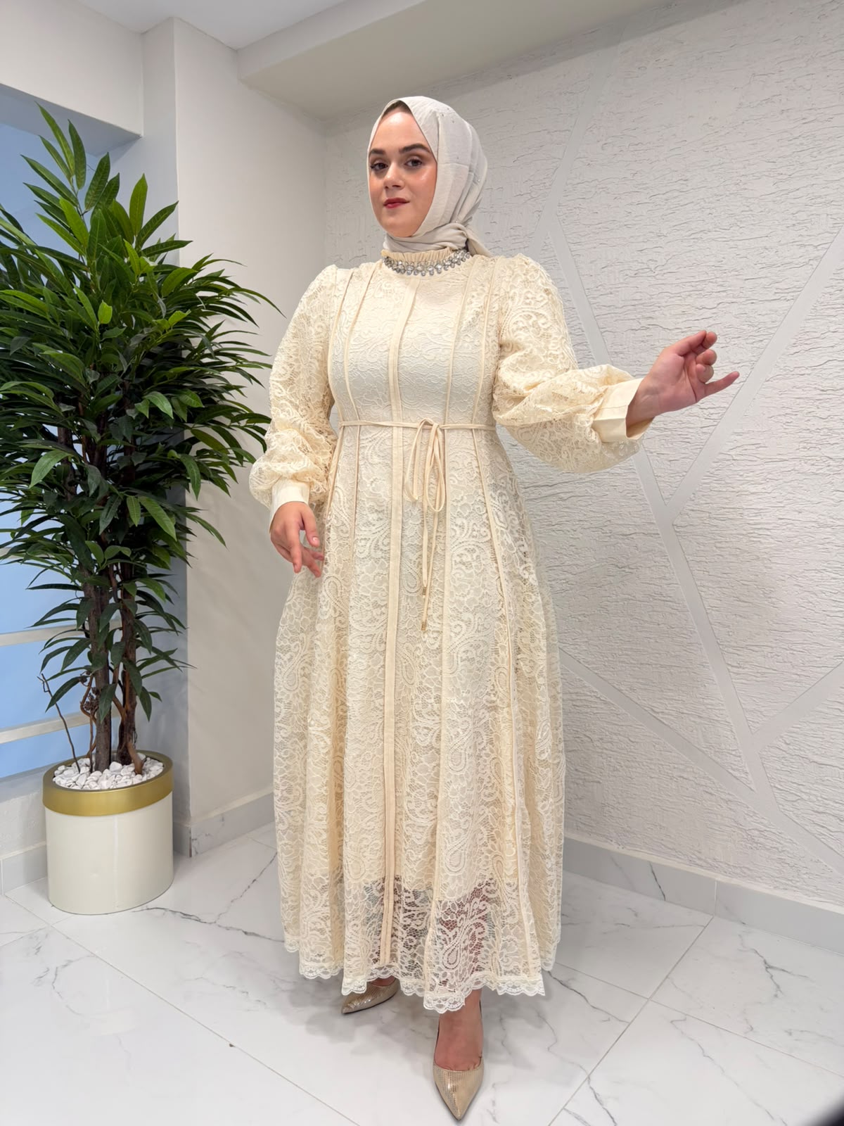 İTHAL DANTELLİ ELBİSE KREM