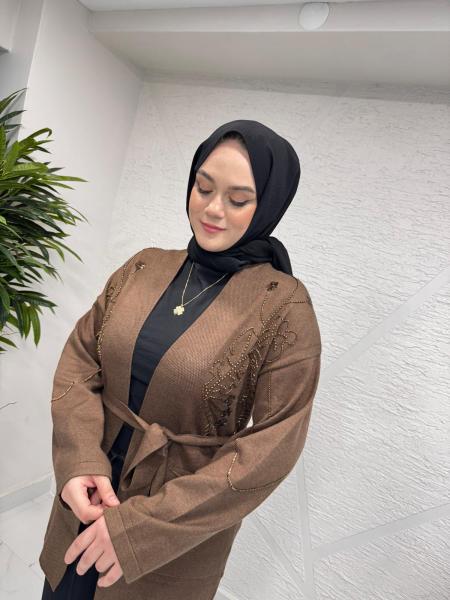 FUAT GÜRŞEN 4612 ÖNÜ VE ARKASI TAŞ İŞLEMELİ HIRKA KAHVERENGİ