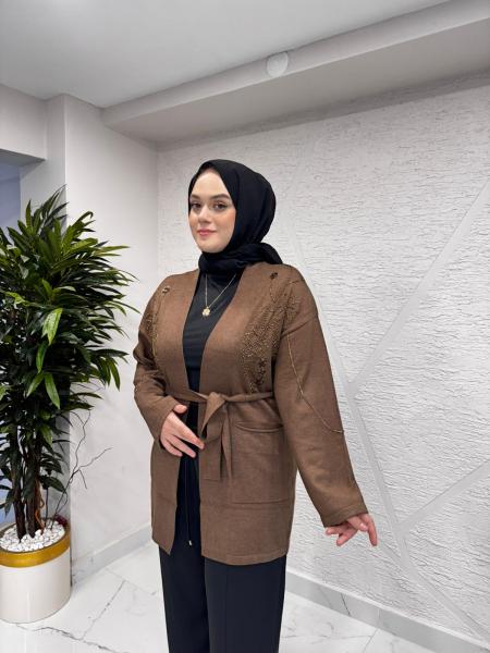 FUAT GÜRŞEN 4612 ÖNÜ VE ARKASI TAŞ İŞLEMELİ HIRKA KAHVERENGİ