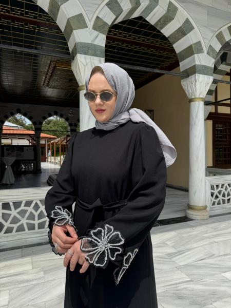 TANE 4802 KOLLARI VE ETEĞİ ÇİÇEKLİ ABAYA SİYAH