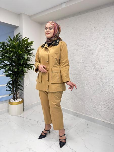 LİSA 6013 YAKASI İŞLEMELİ TRENÇ TAKIM BEJ