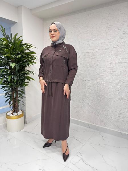 SENTEZ 6826-6606 HAKİM YAKA CEP VE İŞLEMELİ KISA CEKET BELİ LASTİKLİ ETEK TAKIM KAHVERENGİ