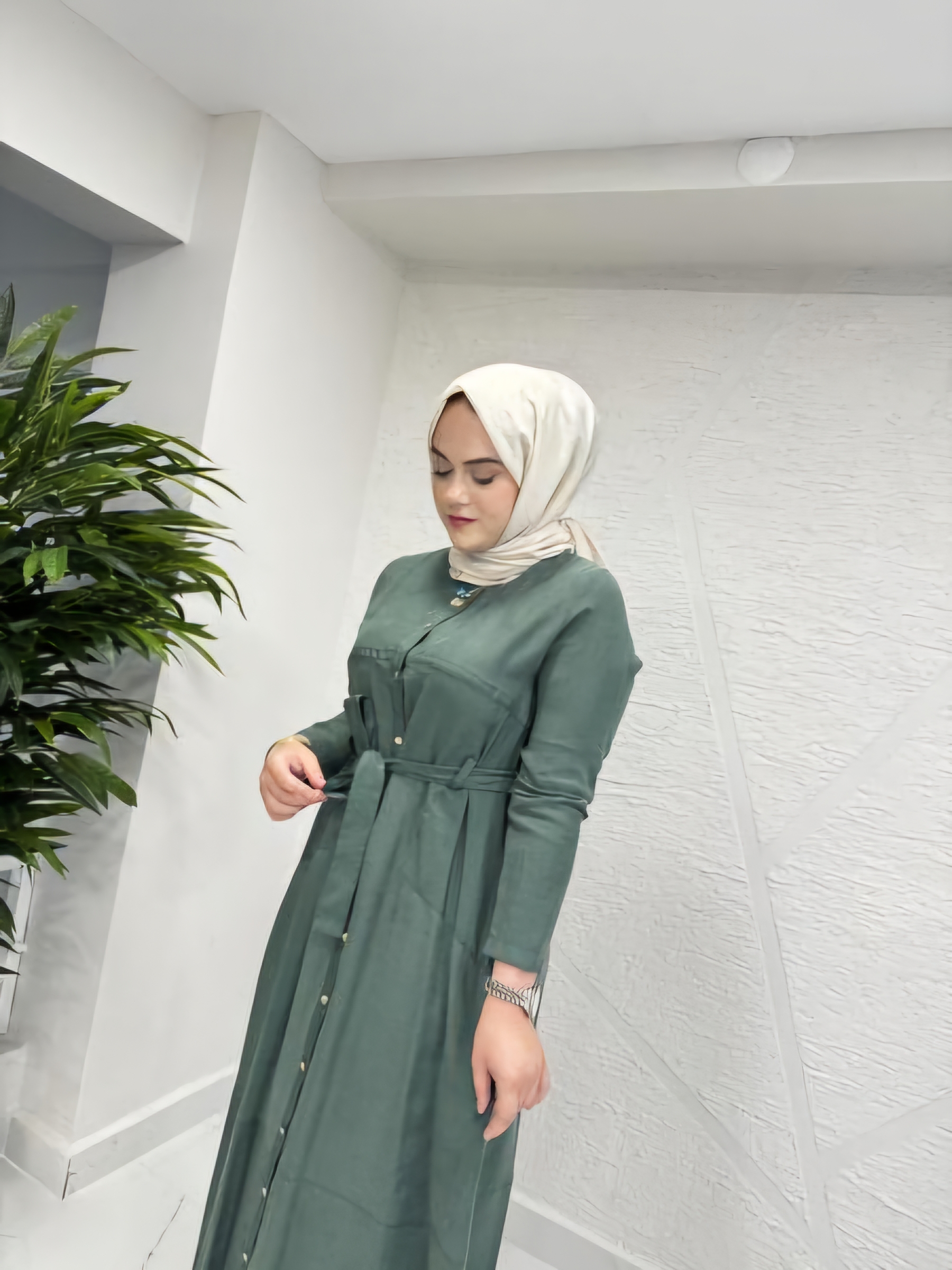 CEREMONY 5741 ÜÇGEN KUPLU ÖNDEN DÜĞMELİ BELİ KUŞAK KEMER DETAYLI PASION ELBİSE TURMALİN YEŞİL