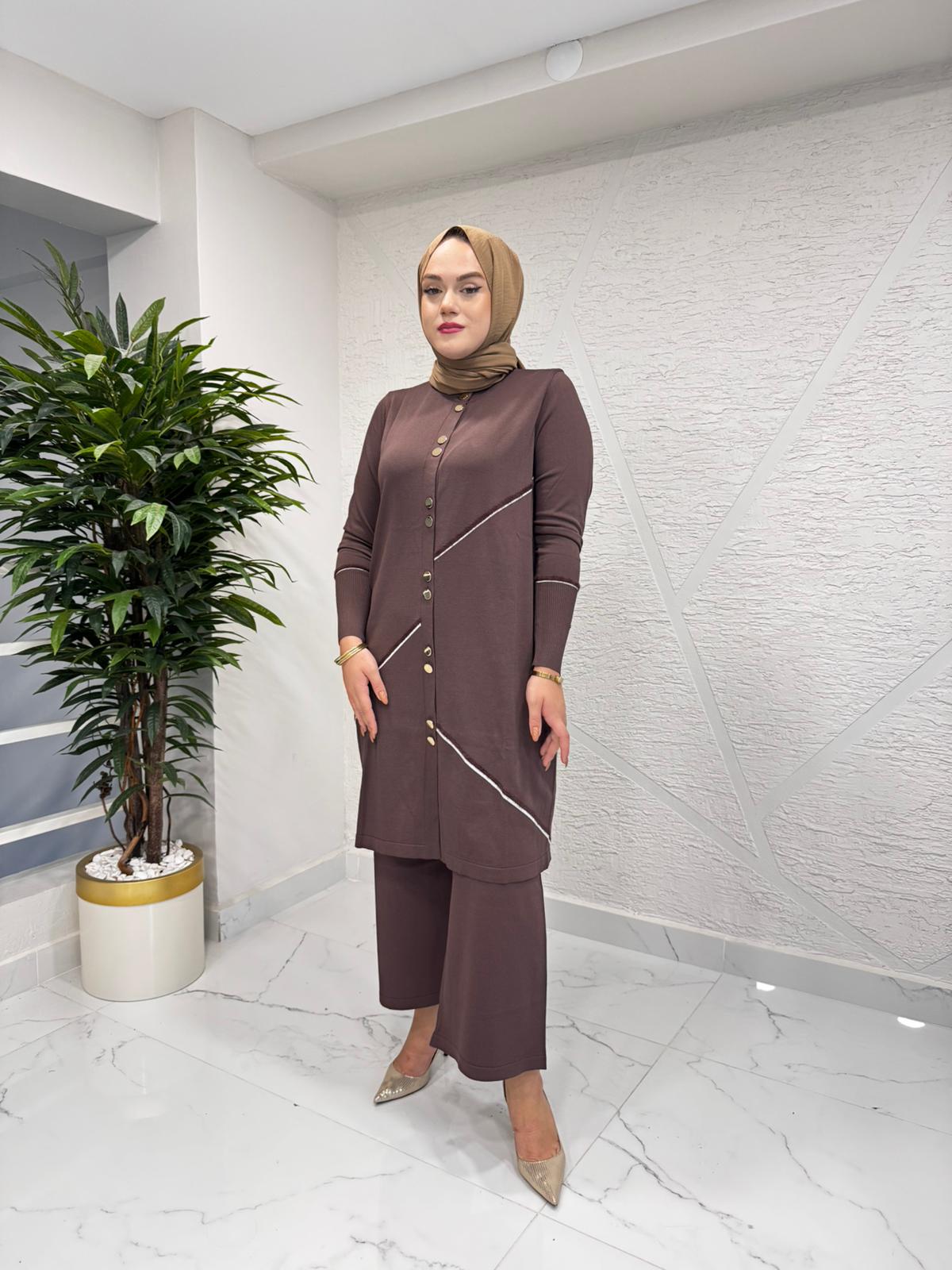 MİSSA SOĞUK İP YUMOŞ DÜĞMELİ HIRKA PANTOLONLU TAKIM KAHVERENGİ